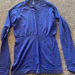 Lululemon vintage women’s Blue Long Sleeve V-Neck tech top